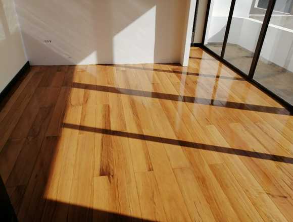 Pisos de parquet, pulida y lacada