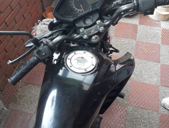 VENDO MOTO HONDA 150 INVICTA