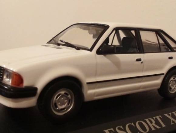 FORD ESCORT 1982 ESCALA 1/43