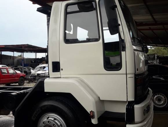 Vendo camión Ashok Leyland 24 pies