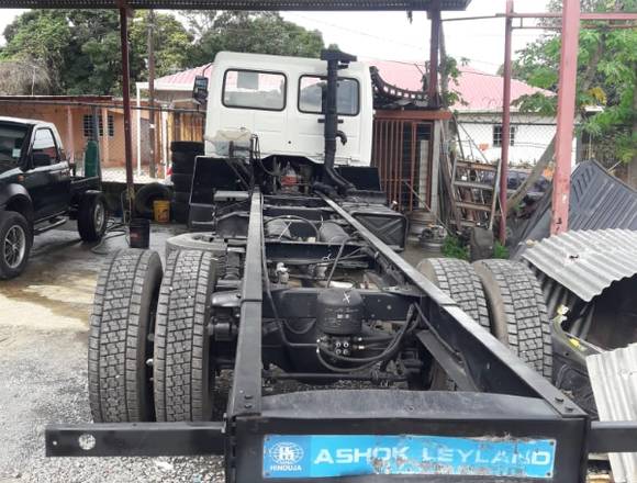 Vendo camión Ashok Leyland 18 pies