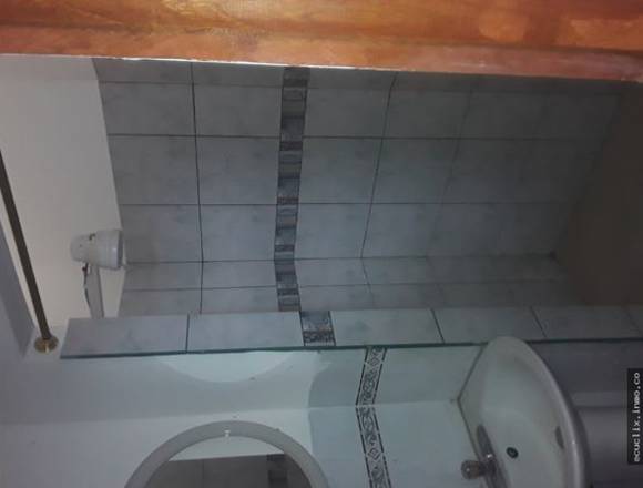 habitación con baño privado