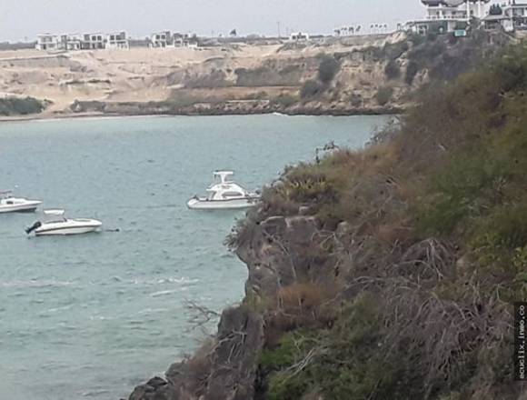 ayangue terreno en las colinas de 1 de mayo