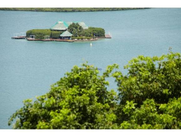 Lote con Playa en la Isla de Barú.