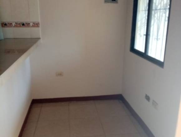 Vendo Una Casa Con 2 Departamento independiente