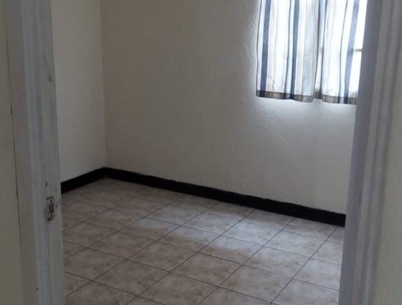 Dormitorio en zona 15