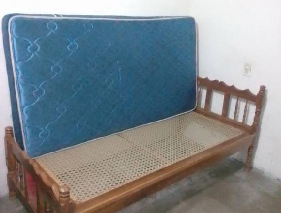 Cama de Madera con Colchón 