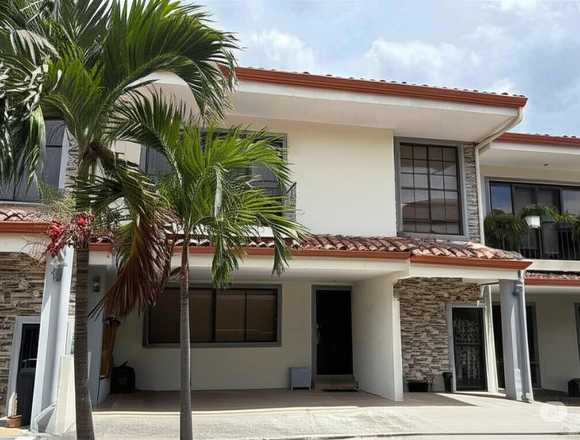 Venta de Casa en Santa Ana, San José. RAH 25-1905