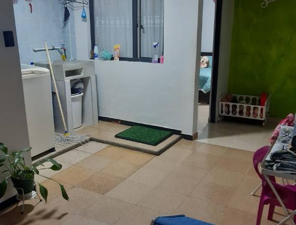 vendo amplia y confortable casa de 3 plantas 