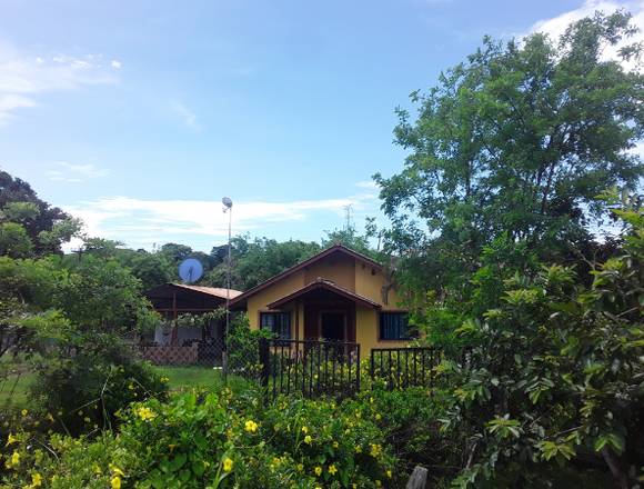 CASA DE CAMPO CON AMPLIOS ESPACIOS ESPACIOS.