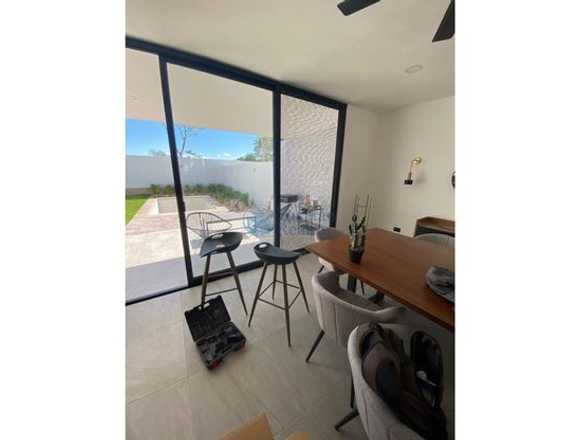 Casa en Venta con Piscina en Privada en conkal Yucatán.
