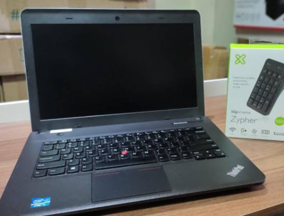 Laptop semi nueva con garantía por de 8 meses