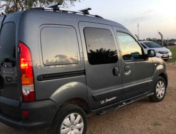 Renault kangoo , títulos a mi nombre sin deuda 