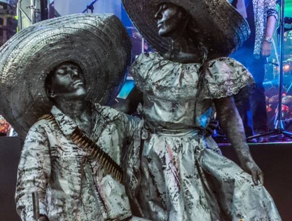 Estatuas vivientes en Puebla / 15 de Septiembre   