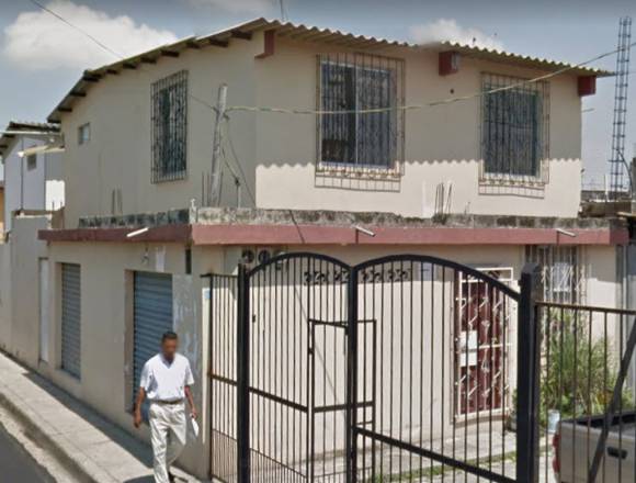 Casa - comercial en mucho lote 1 con permiso suelo