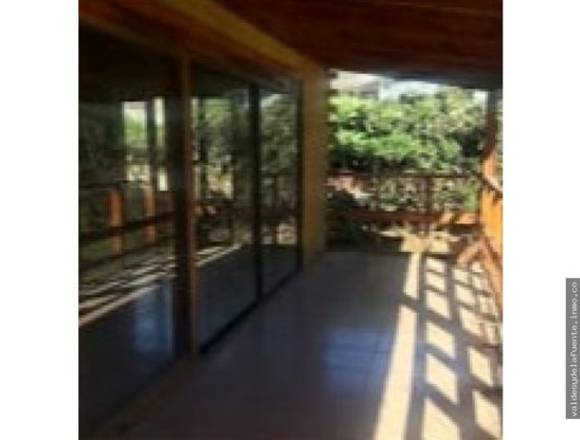 Vende terreno con casa en calle principal de Concón