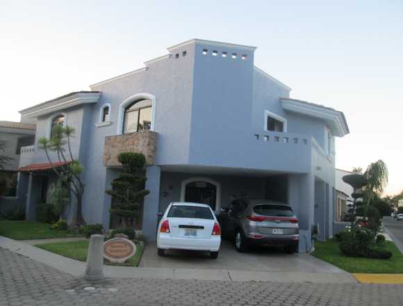 CASA EN RESIDENCIAL VIRREYES , coto 3. ZAPOPAN