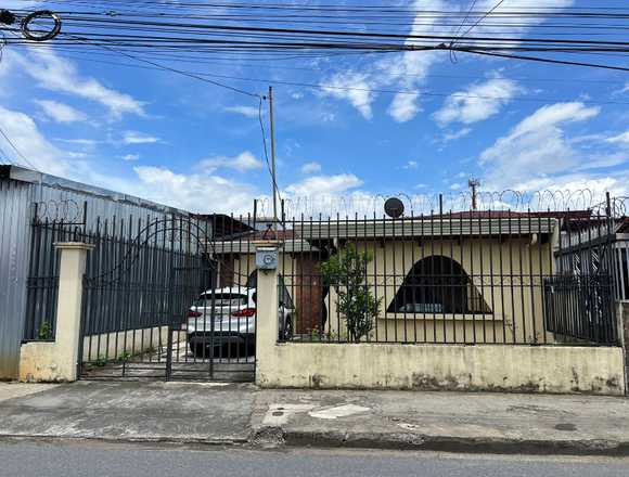 Se vende casa  área comercial-residencial Heredia