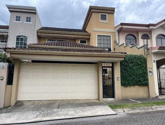 Se alquila casa en residencial San Joaquín Heredia