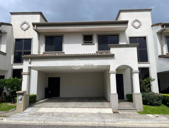 Casa condominio Atocha en Lagunilla de Heredia 