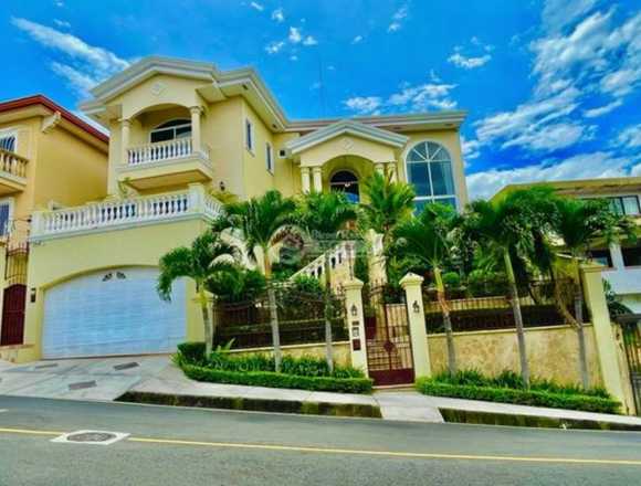 Hermosa casa con piscina Cariari Belén Heredia 