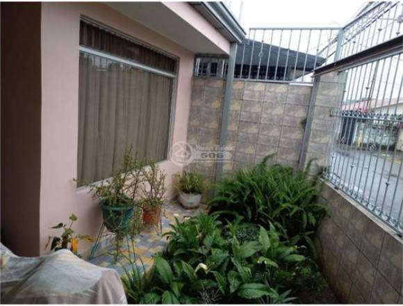 Se vende casa en una planta condominio Las Flores