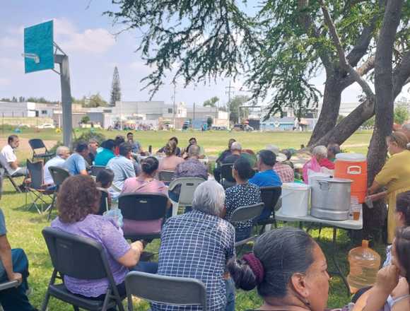 Sillas y mesas para tus fiestas 