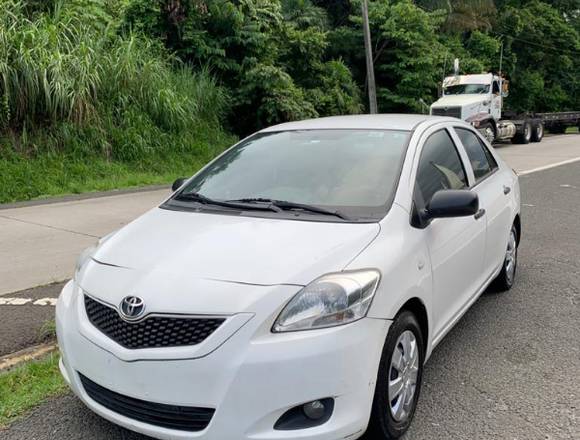 Se vende Toyota Yaris 2013