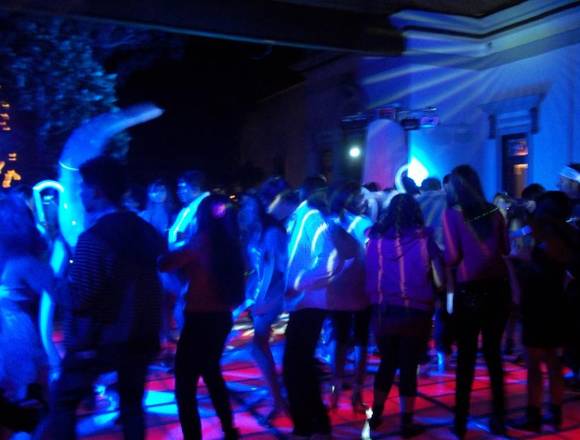 DJ, Luz, Sonido y Karaoke para fiestas y eventos