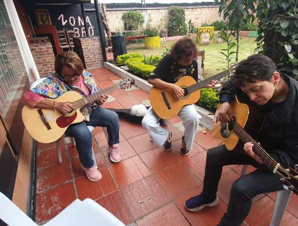 Clases de Guitarra, Requinto y Bajo