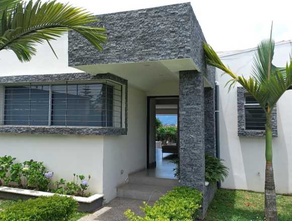 Casa Venta Grande en Mata de Plátano