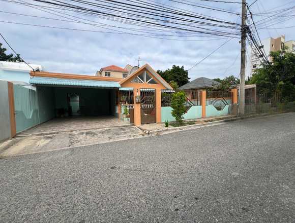  Venta de casa en los alpes Santo Domingo 