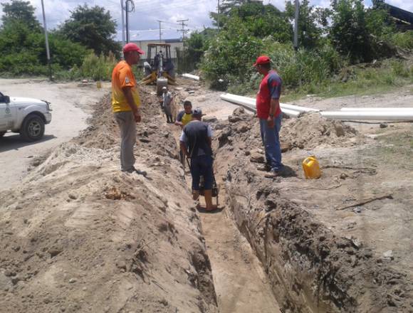 CONSTRUCCIÓN DE COLECTORES AGUA SERVIDAS 