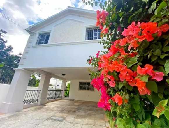 VENDO CASA EN LOS ALTOS DE ARROYO HONDO III