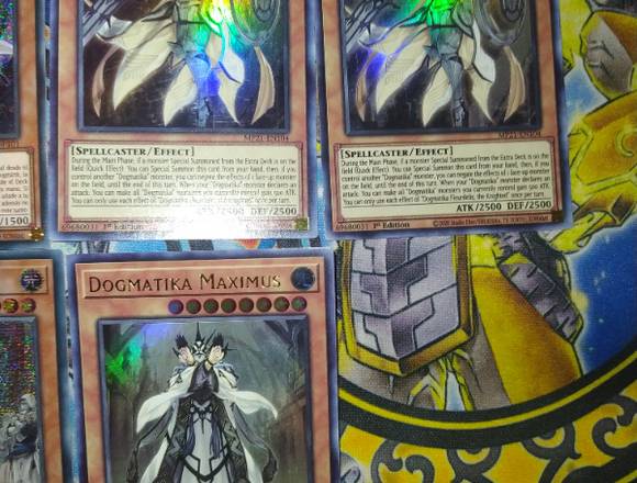 Vendo cartas dogmatika del juego yugioh