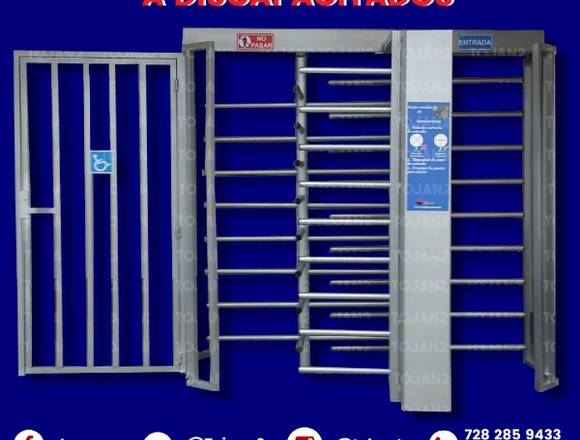 PUERTA GIRATORIA CON ACCESO A DISCAPACITADOS