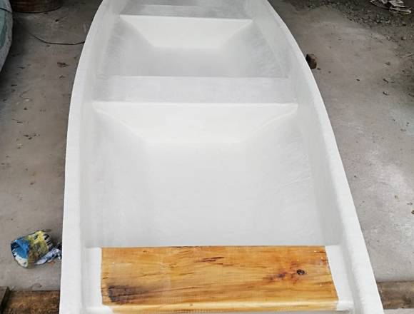 Fabricamos canoa pequeña en fibra de vidrio 