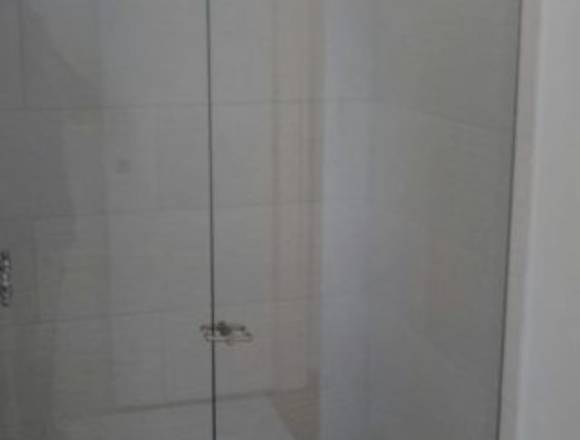 mantenimiento de divisiones de baño en vidrio