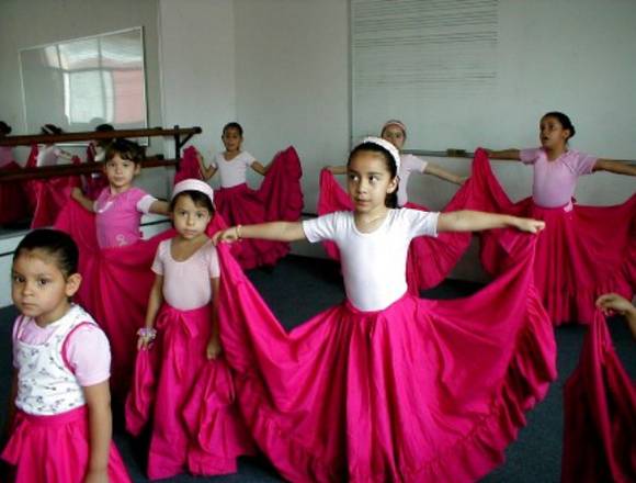 CLASES DANZA NIÑOS SÁBADOS, SUR, MEDIAS BECAS