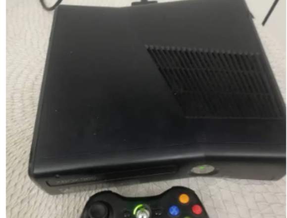 Vendo o Cambio Xbox 360 con 2 controles 