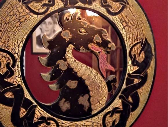 Espejo de madera con dragón