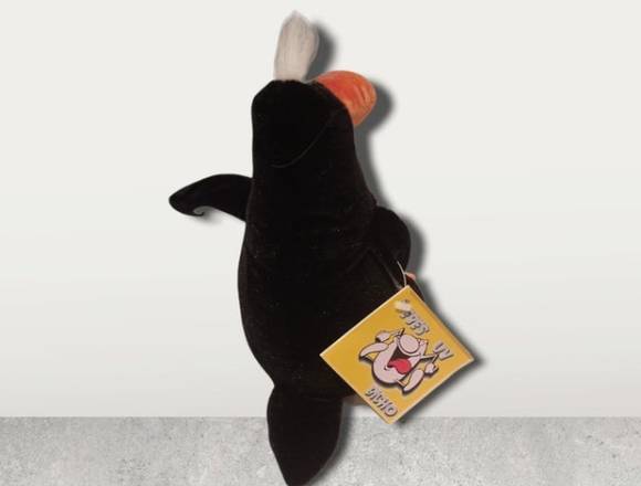 Peluche pingüino marca Elfintoys con etiqueta