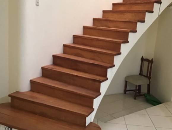 INSTALACION DE PISOS Y ESCALERAS EN MADERA 