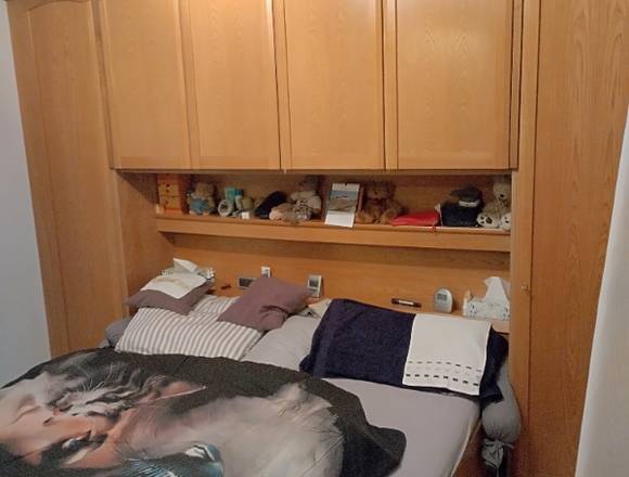 Schlafzimmer aus Erstaufbau abzugeben 