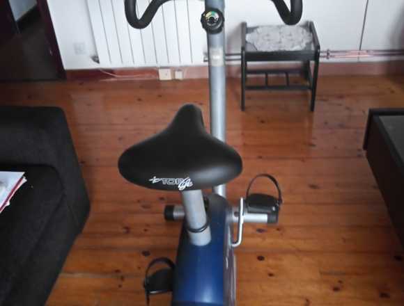 Se vende Bicicleta estática marca BH por No usar 