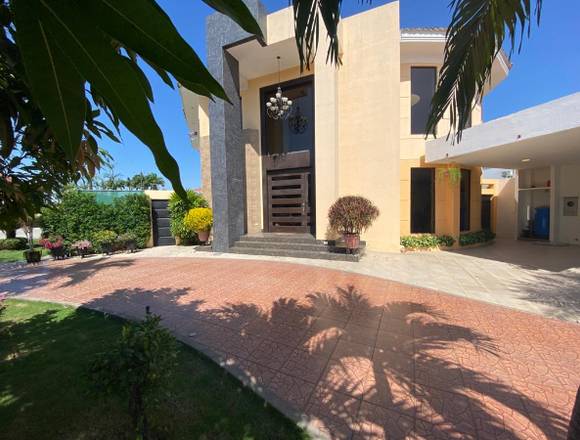 Increíble casa en venta en vía a Samborondón