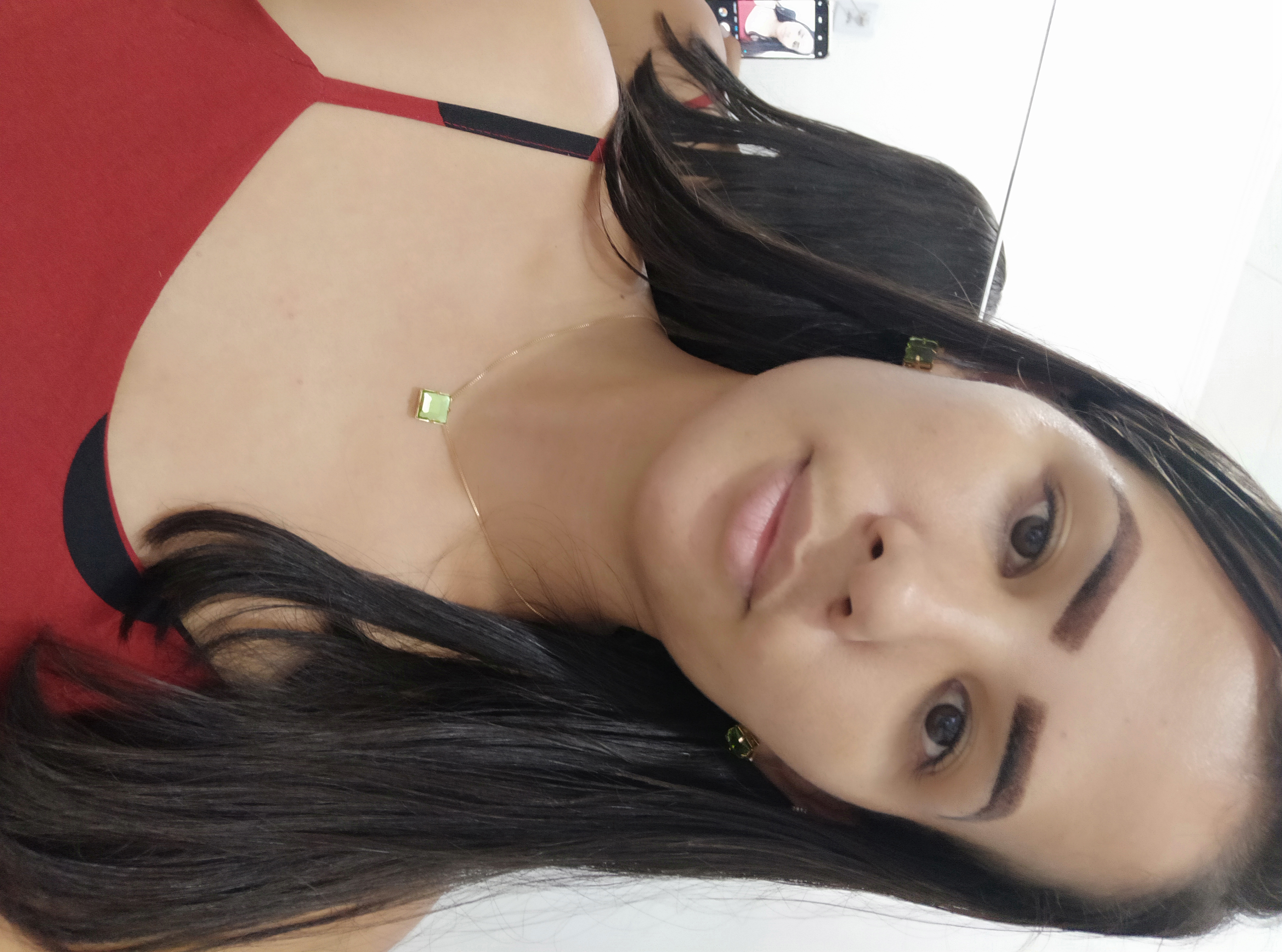Thatiane S.