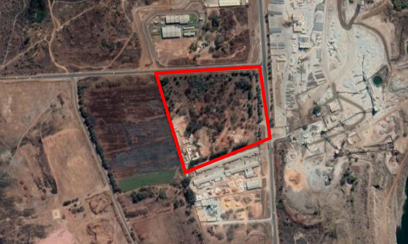Vacant patch of land available to let / for sale, Clayville