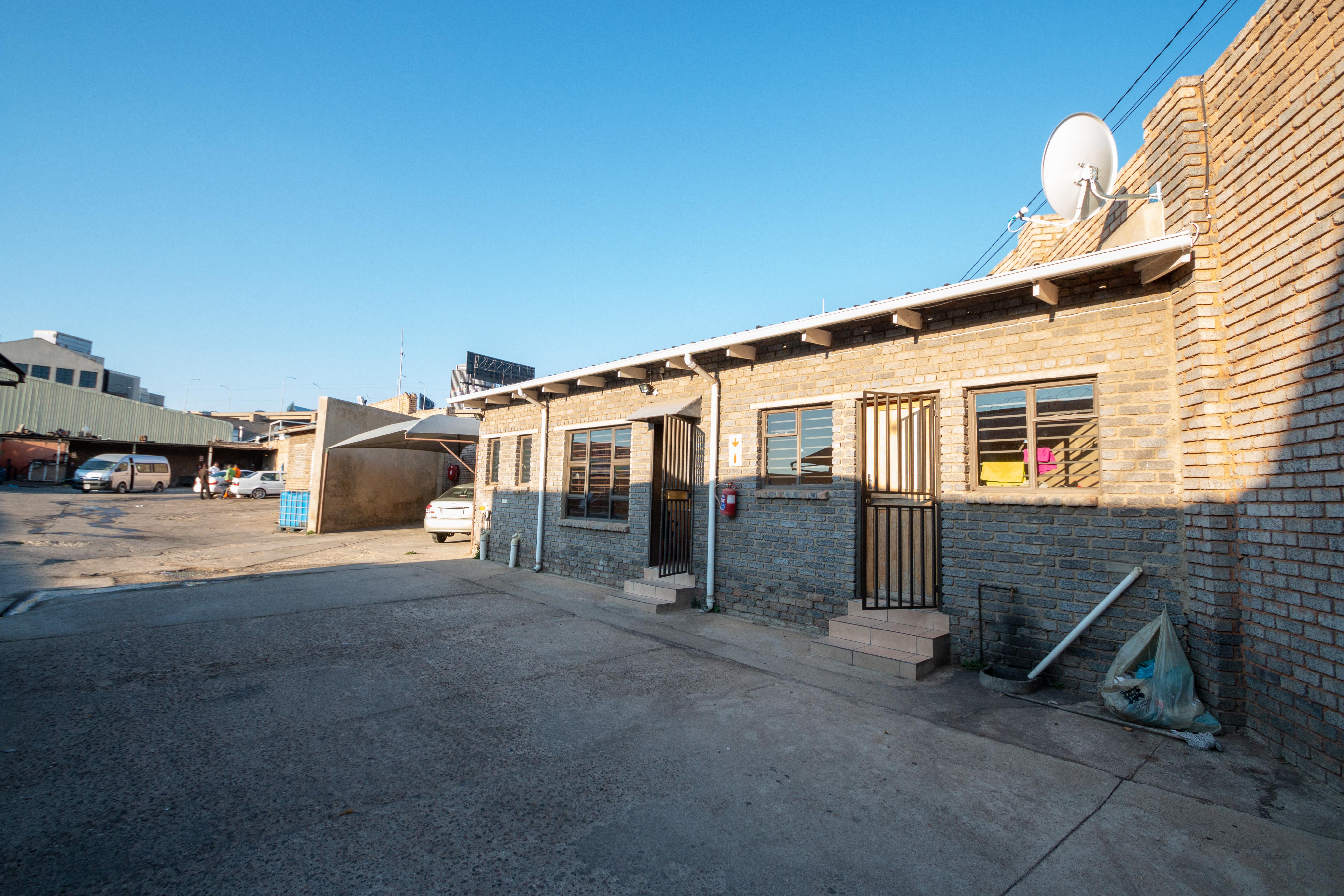 Warehouse & offices to let in Westgate