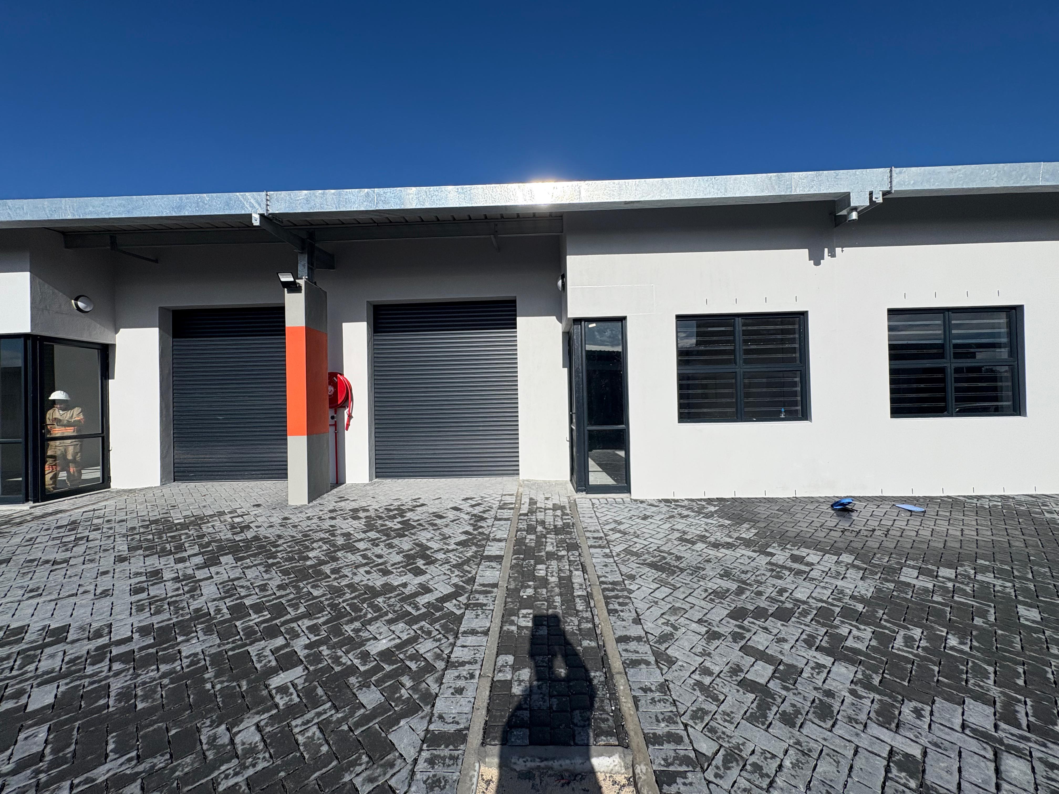SCHOOL STREET | WAREHOUSE TO RENT | MONTAGUE GARDENS | 115m²